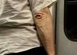 Ese codo, por dios..