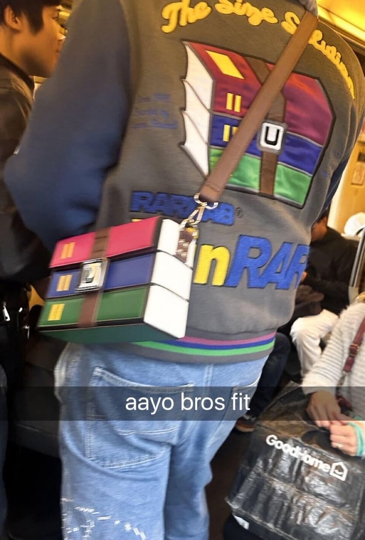 Seguro que en ese bolso todo pesa menos