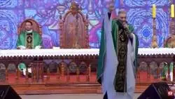 "Gloria a las plagas, gloria a las pl..." - Ashley: