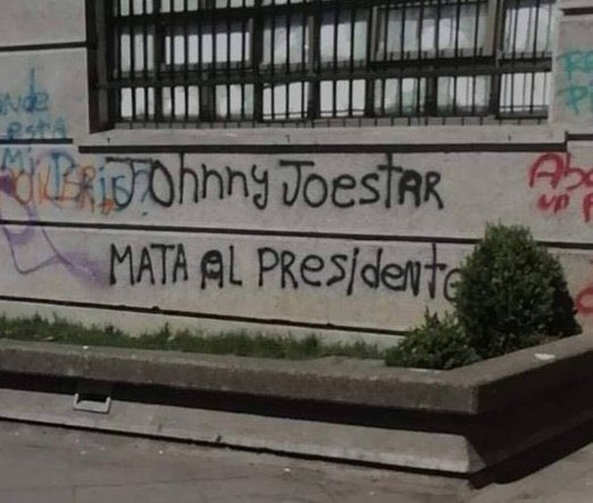 Johnny, salva al país