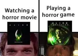 Ver una peli de miedo vs. jugar un Survival